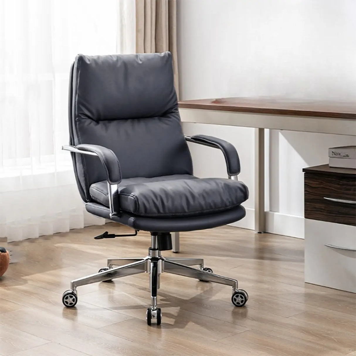 Adjustable Arms Swivel Ergonomic Leather Office Chair Image - 2