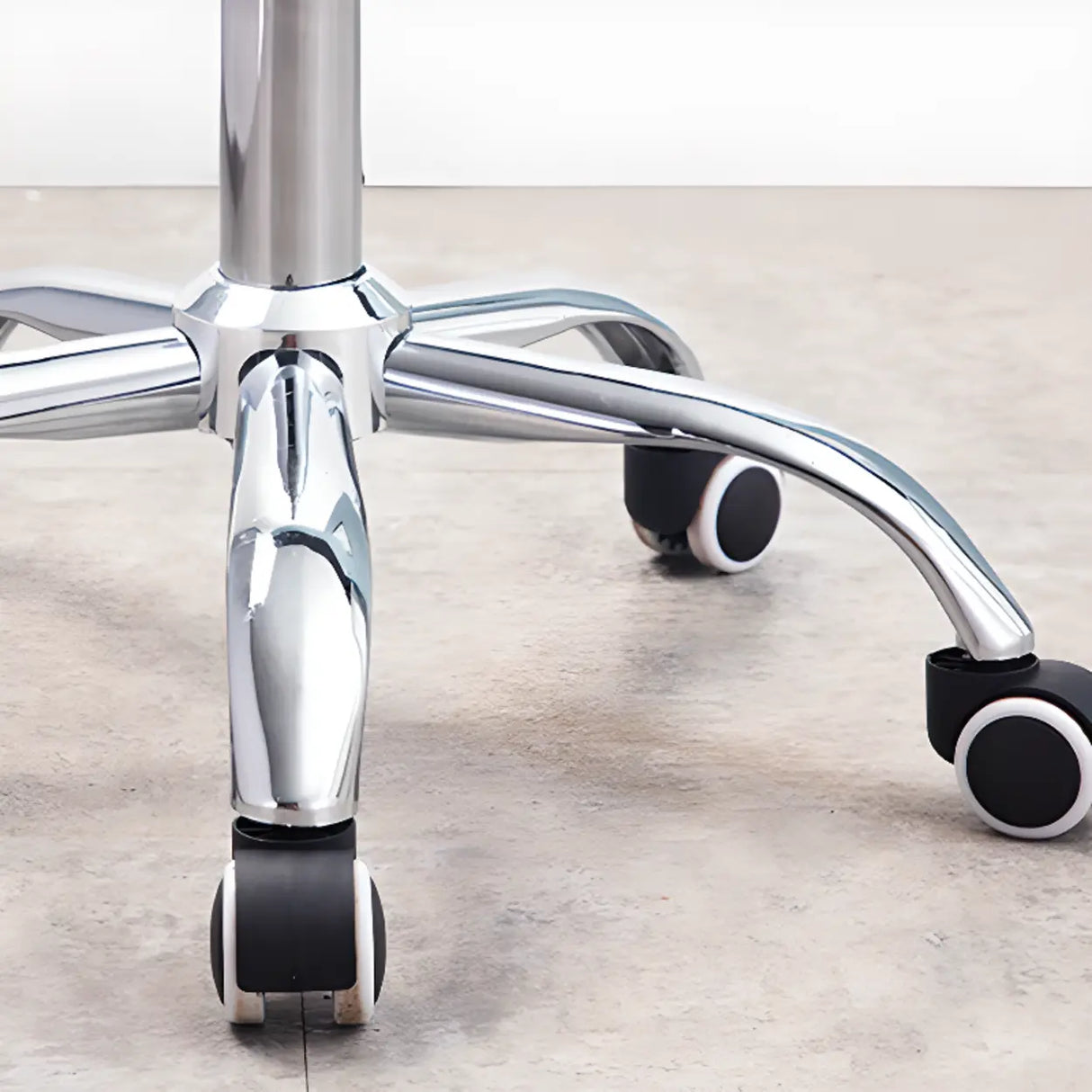 Adjustable Modern Swivel Leather Office Chair with Wheels Image - 10