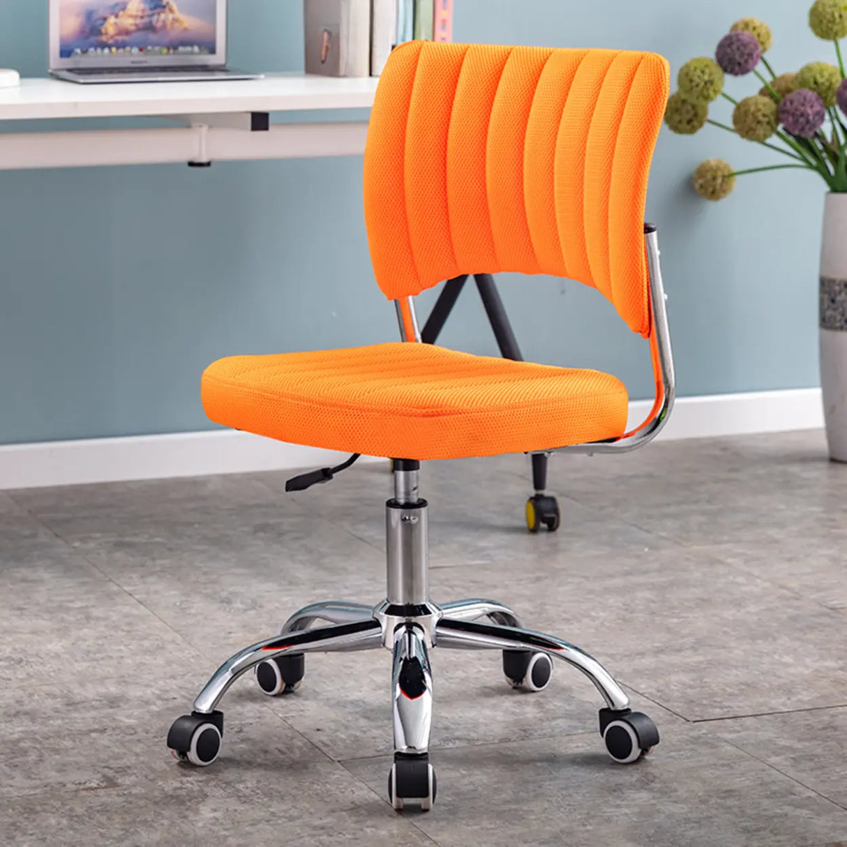 Adjustable Modern Swivel Leather Office Chair with Wheels Image - 12