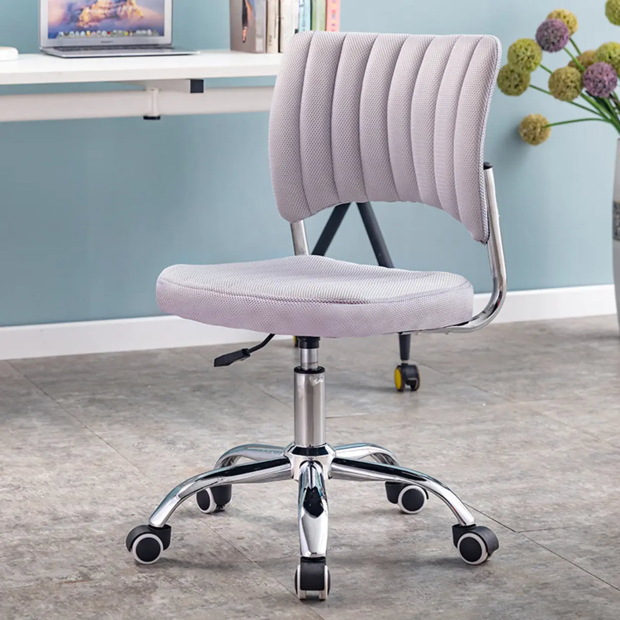 Adjustable Modern Swivel Leather Office Chair with Wheels Image - 14