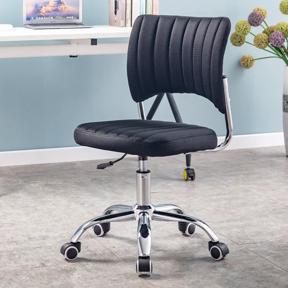Adjustable Modern Swivel Leather Office Chair with Wheels Image - 16