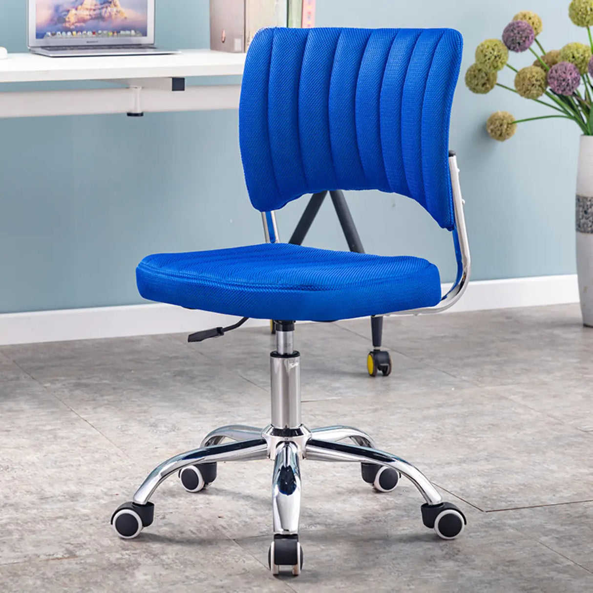 Adjustable Modern Swivel Leather Office Chair with Wheels Image - 3
