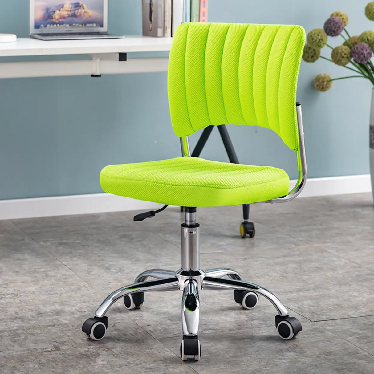 Adjustable Modern Swivel Leather Office Chair with Wheels Image - 4