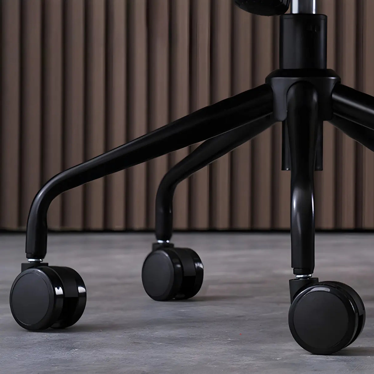 Adjustable Steel Frame Leather Office Chair with Arms Image - 16