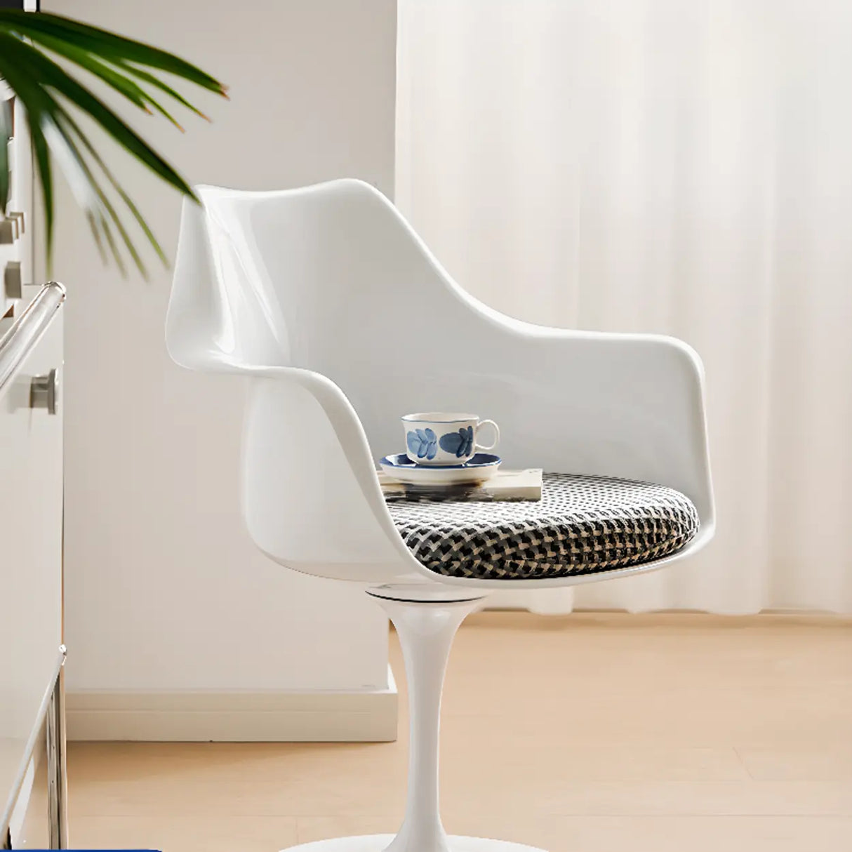 Armless Polyurethane Tulip White Metal Dining Chair Image - 7