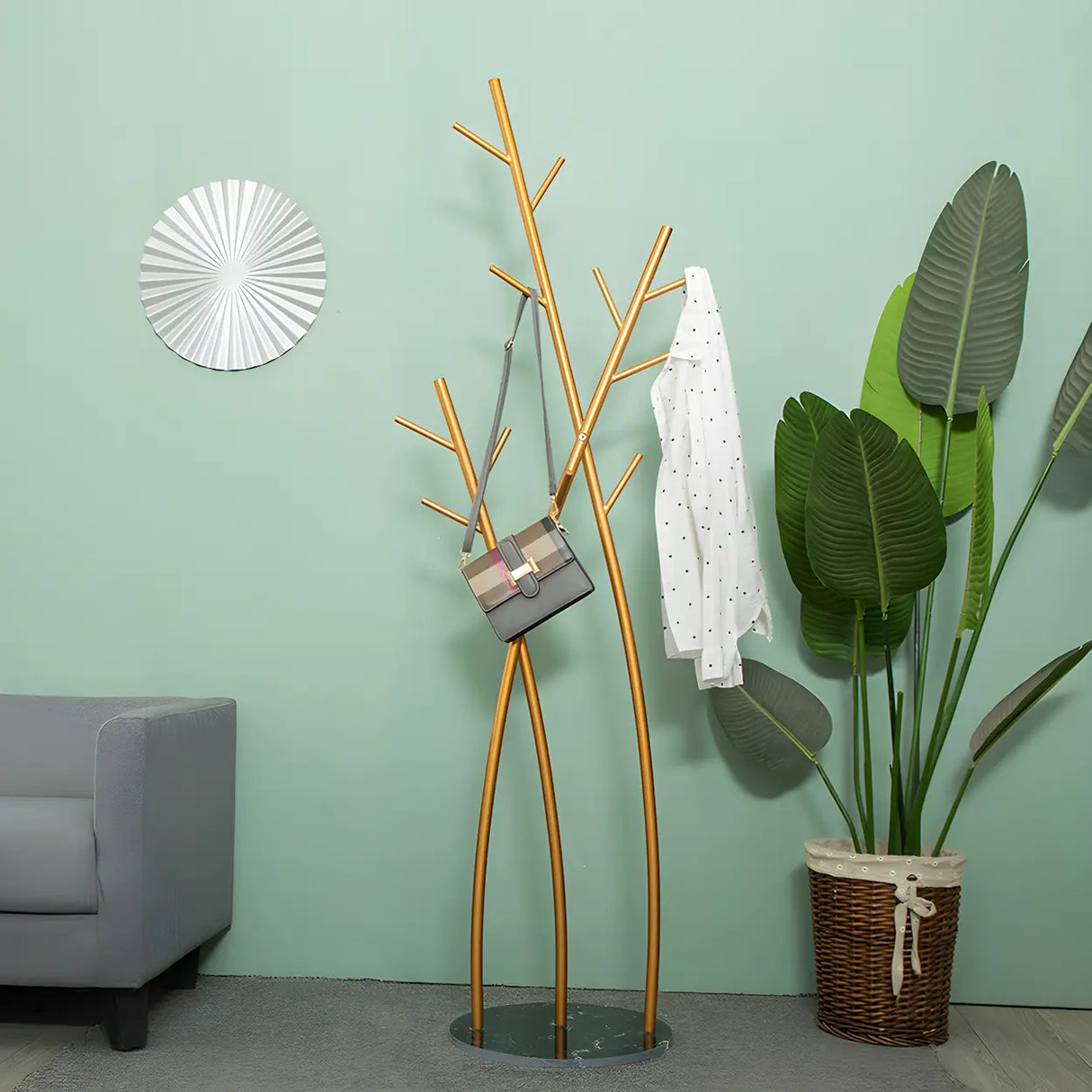 Artistic Branch Gold Metal Entryway Freestanding Coat Rack Image - 2