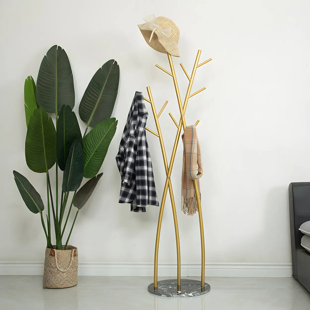 Artistic Branch Gold Metal Entryway Freestanding Coat Rack Image - 3