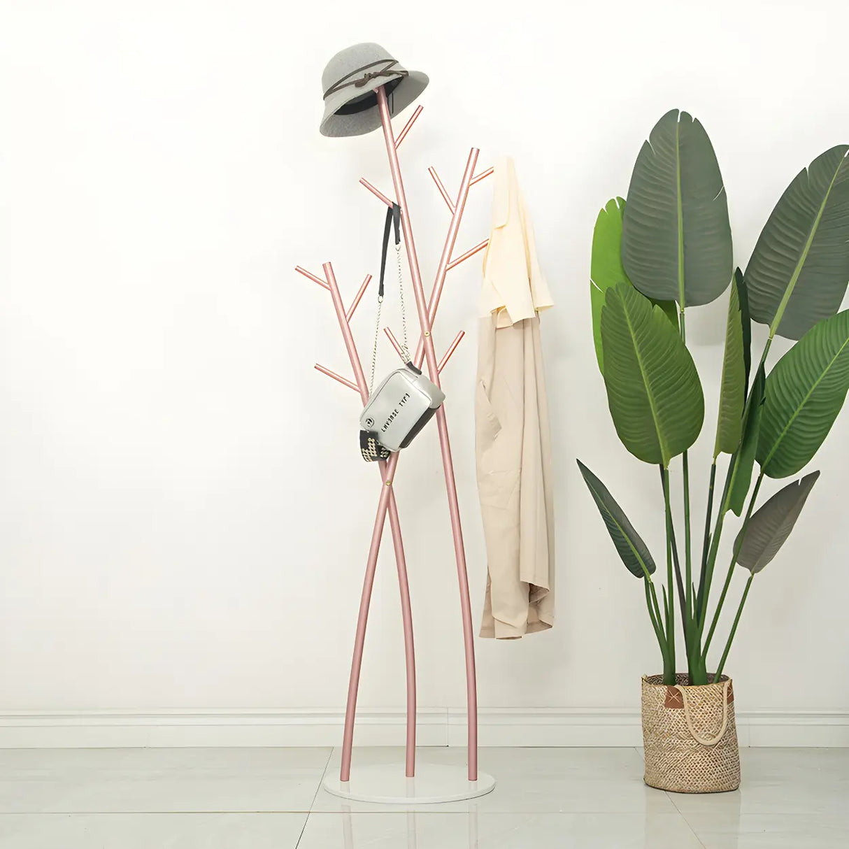 Artistic Branch Gold Metal Entryway Freestanding Coat Rack Image - 5