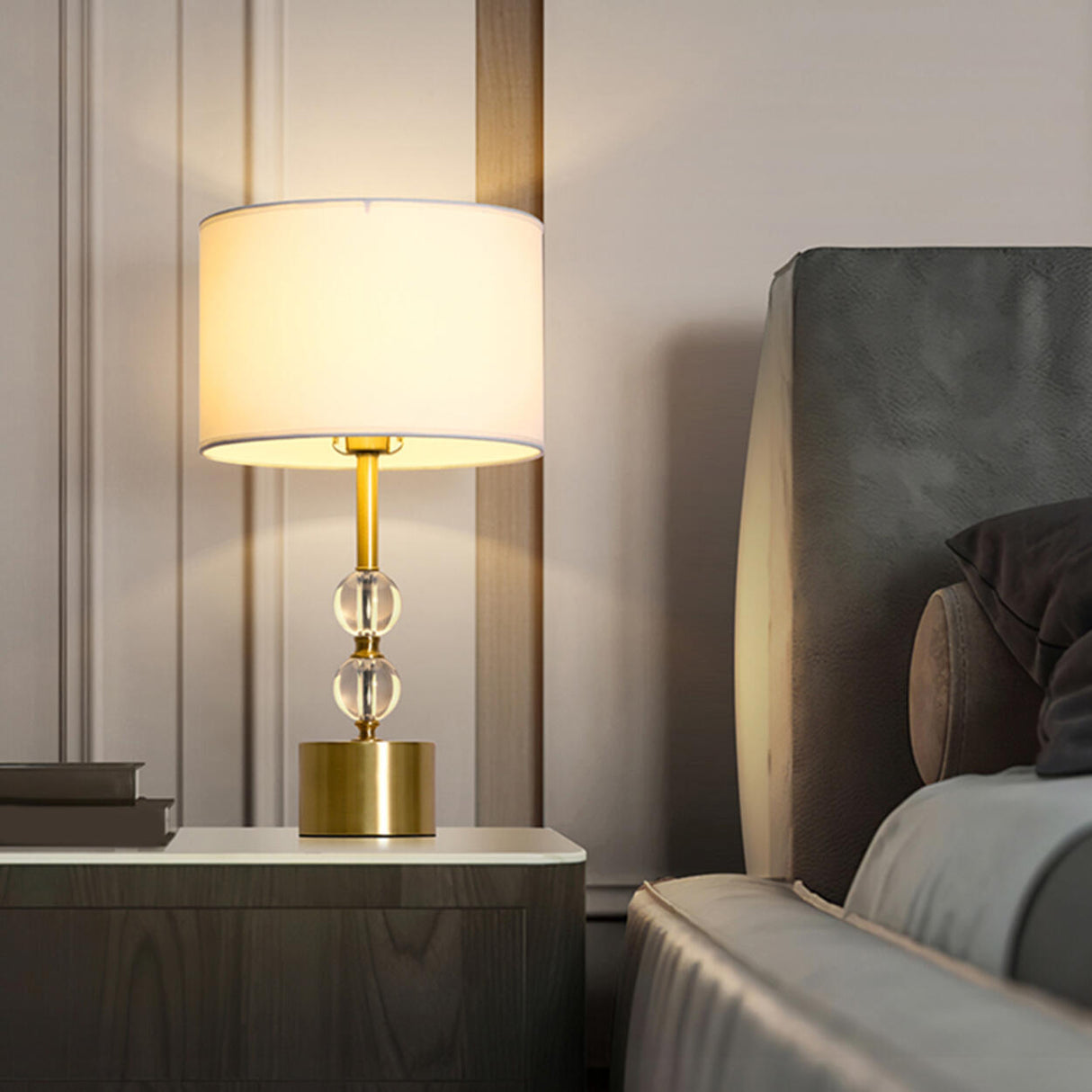 Barrel-Shaped Spherical Clear Crystal Column Table Lamp Image - 4