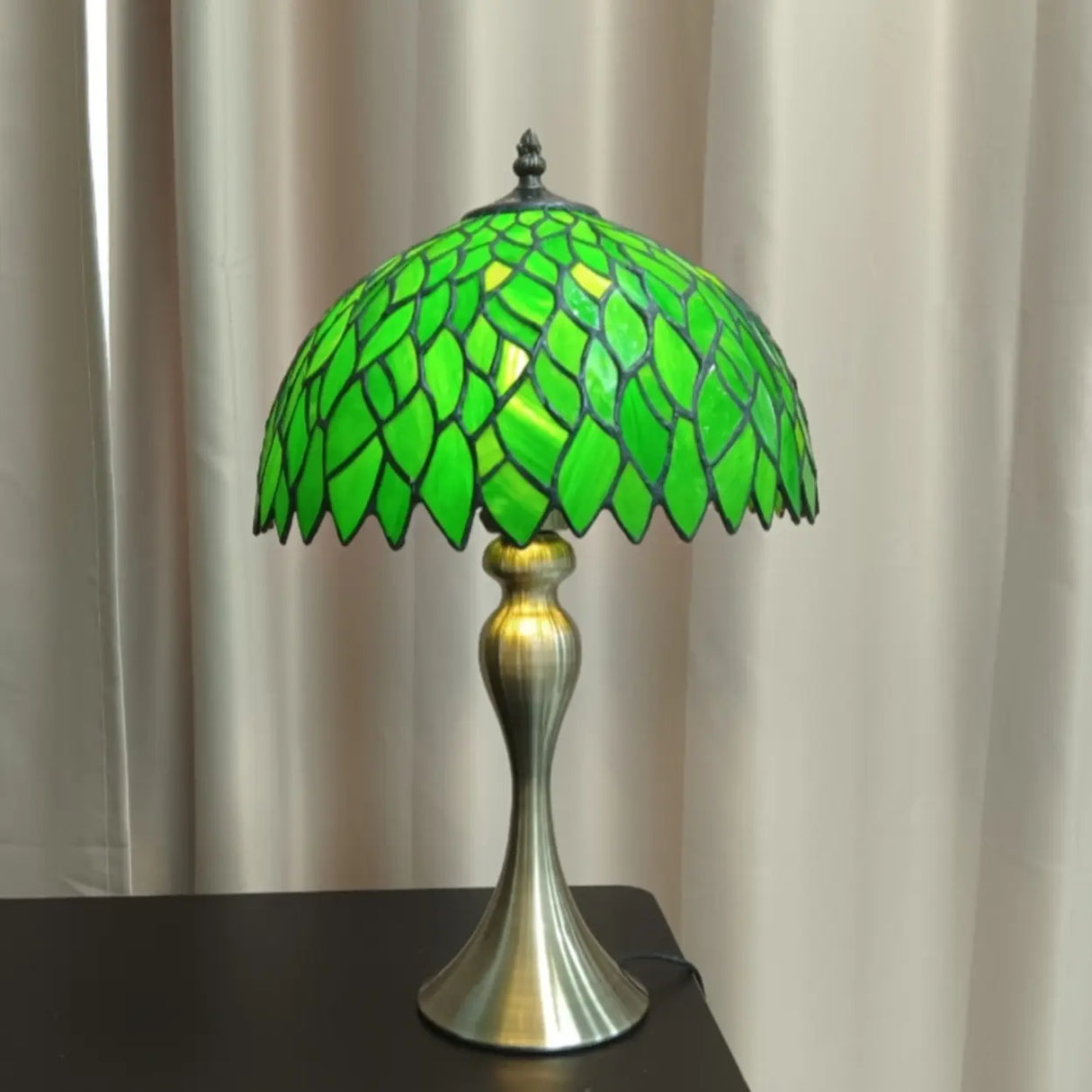 Chic Tiffany Green Leaf Dome Stained Glass Table Lamp Image - 1