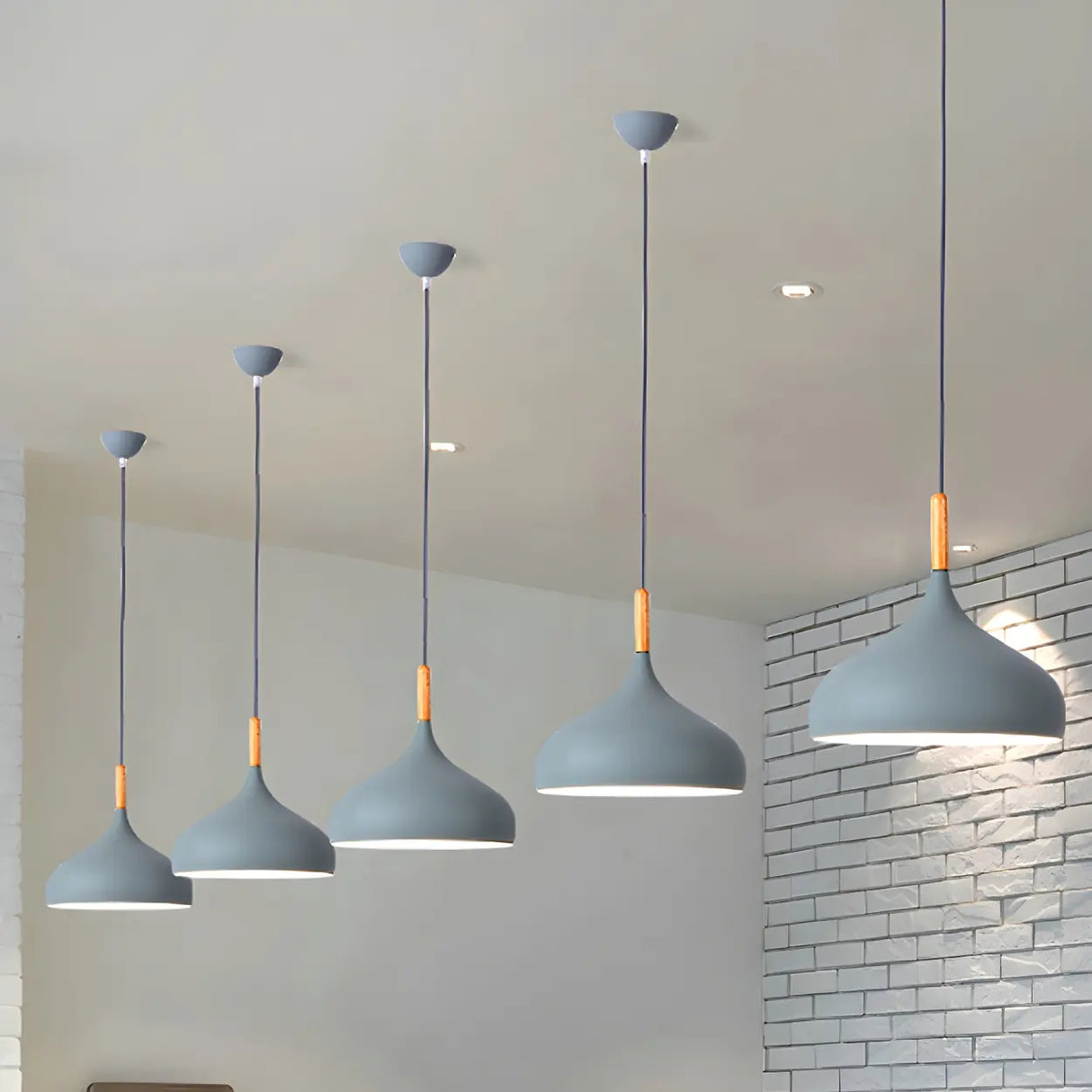 Contemporary Metal Teardrop-Shaped Pendant Light Image - 23
