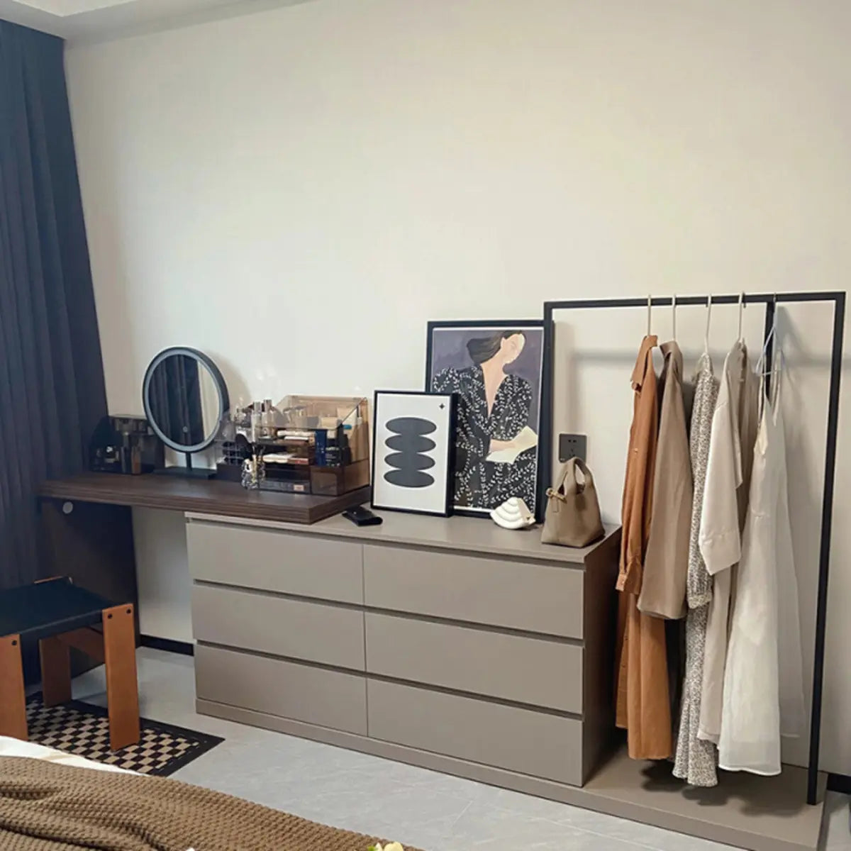 Contemporary Rectangular Wood Bedroom Brown Makeup Vanity Image - 1