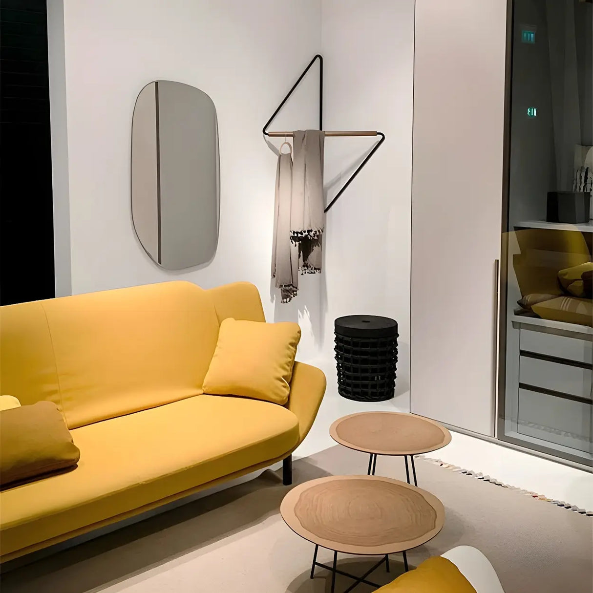 Creative Geometric Black Wall Mounted Metal Coat Rack Image - 4