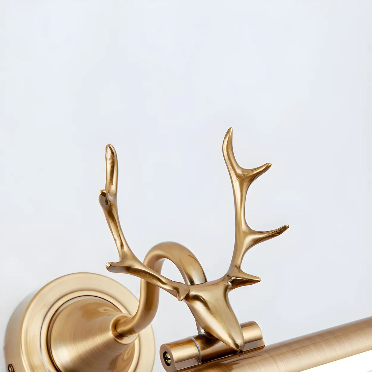 Elegant Antler-Inspired Brass Metal Vanity Light Image - 12
