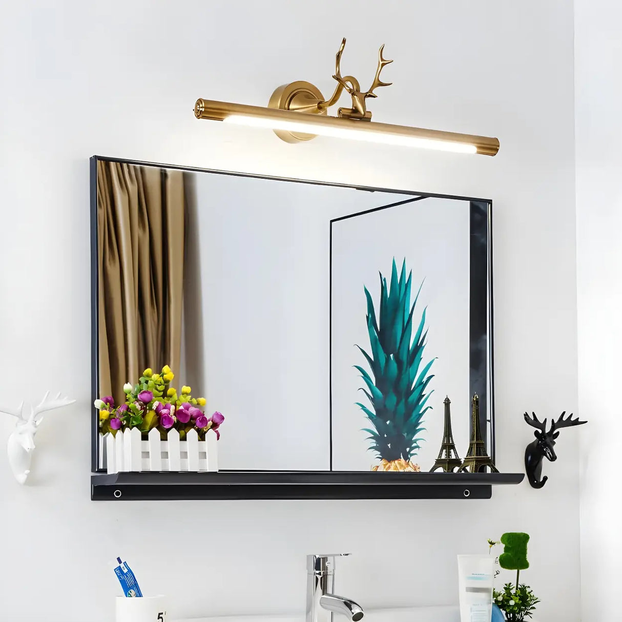 Elegant Antler-Inspired Brass Metal Vanity Light Image - 3