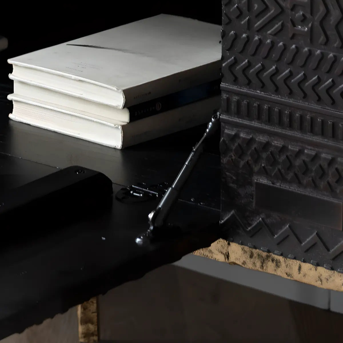 Elegant Black Wood Rectangle Carving Long TV Stand Image - 10