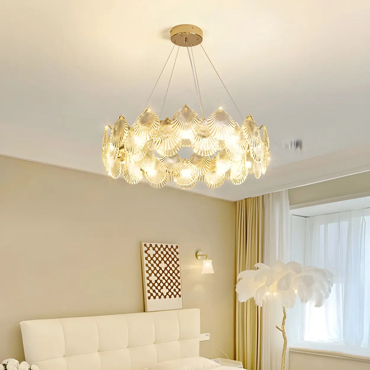 Elegant Modern Shell Clear Glass Circular Chandelier Bedroom Image - 3