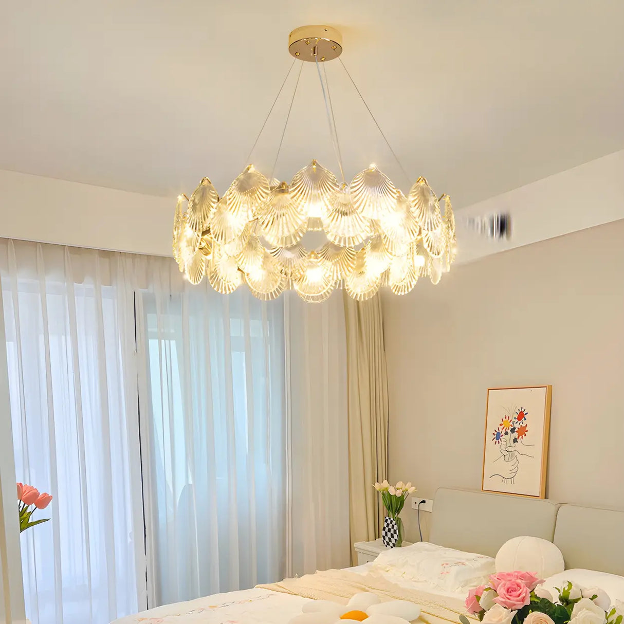 Elegant Modern Shell Clear Glass Circular Chandelier Bedroom Image - 4