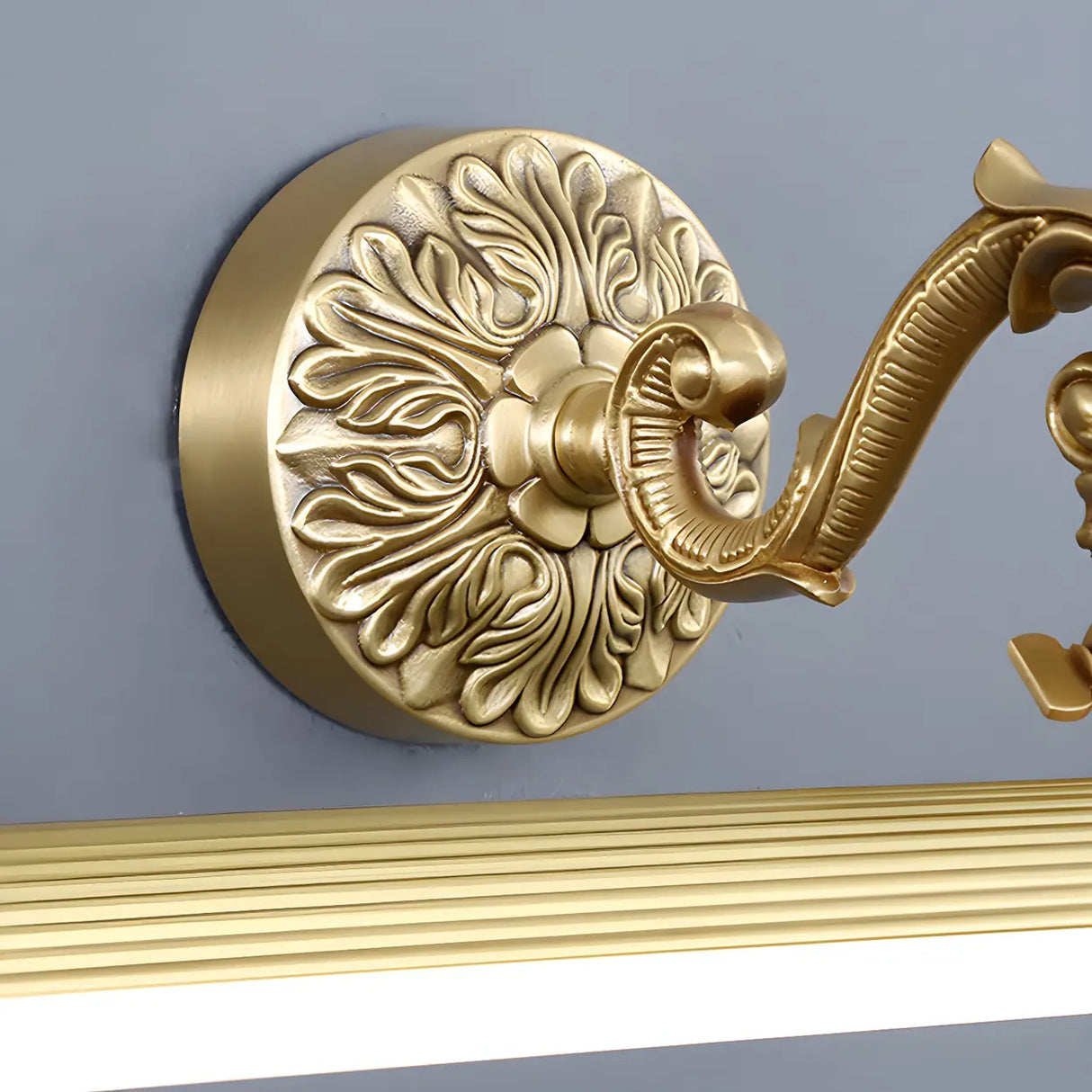 Elegant Simple Gold Linear Brass Mirror Vanity Light Image - 11