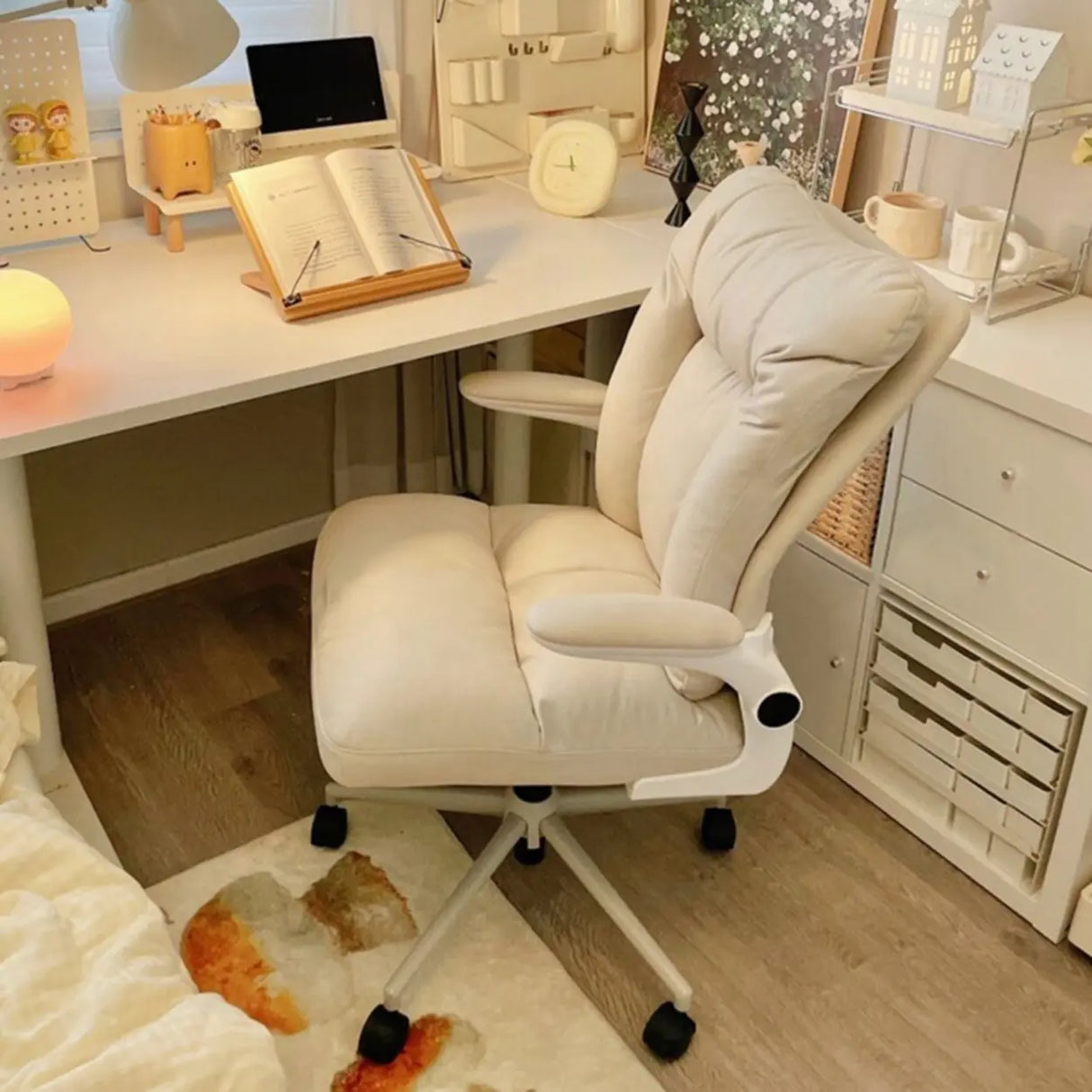 Ergonomic Off-White Modern Swivel Office Chair Image - 1