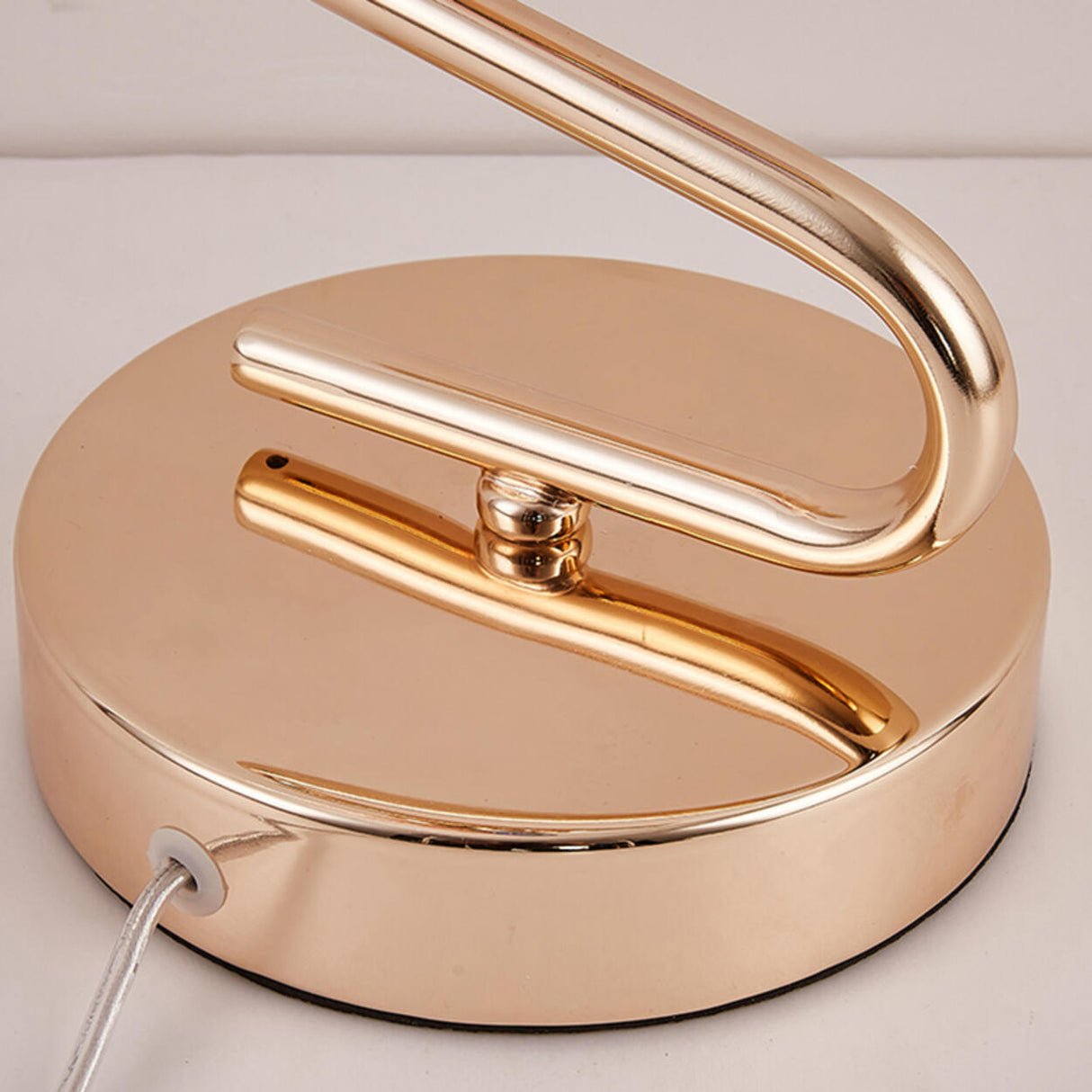 Golden Butterfly Artistic Home Decoration Table Lamp Image - 15