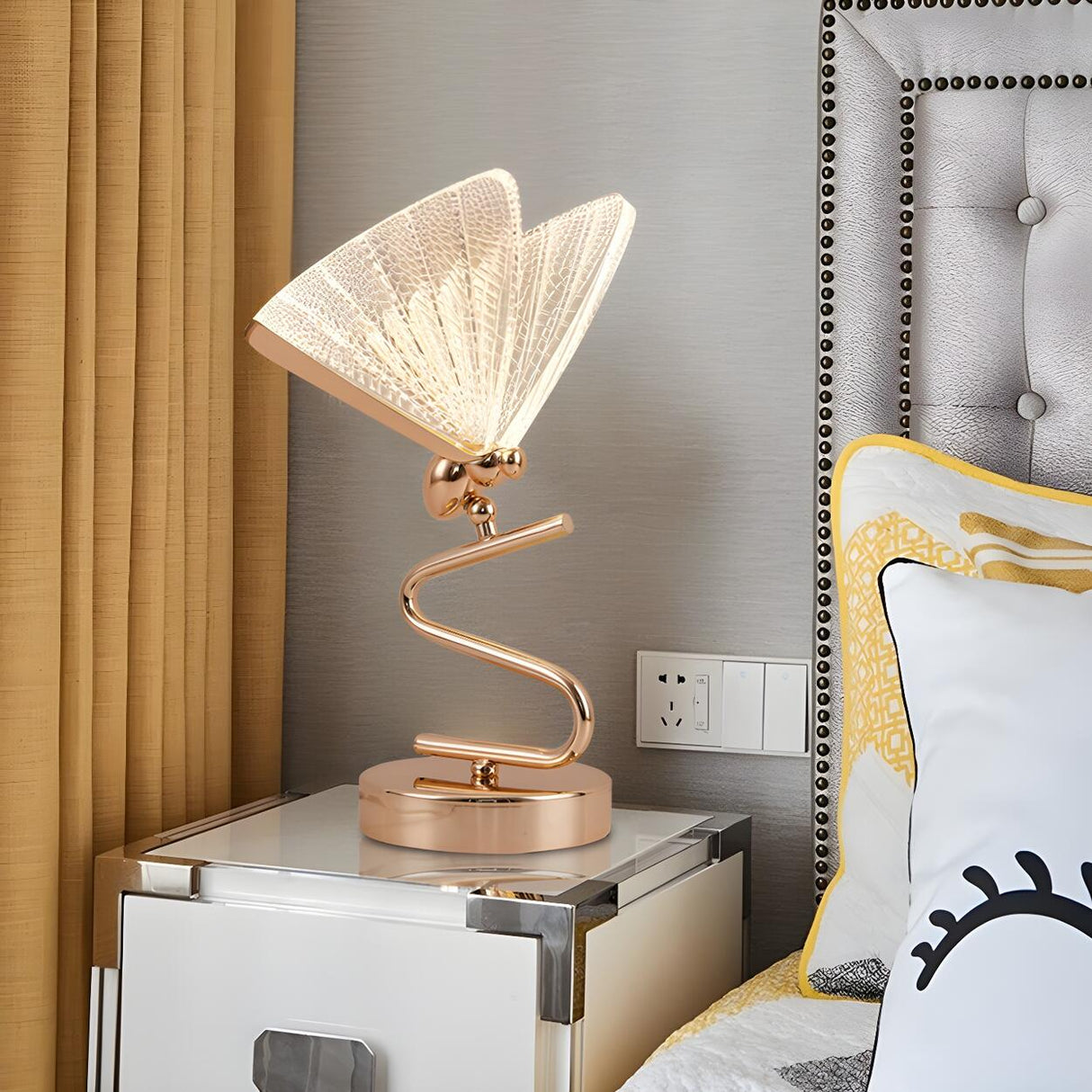 Golden Butterfly Artistic Home Decoration Table Lamp Image - 2