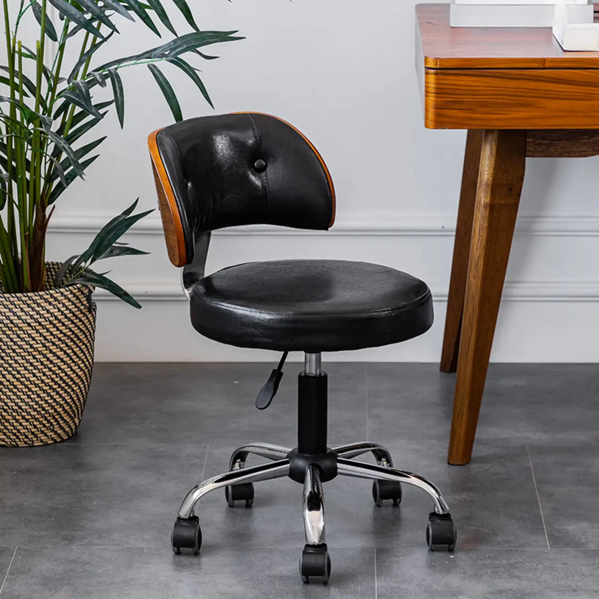 Green Ergonomic Leather Swivel Office Chair with Wheels Image - 13