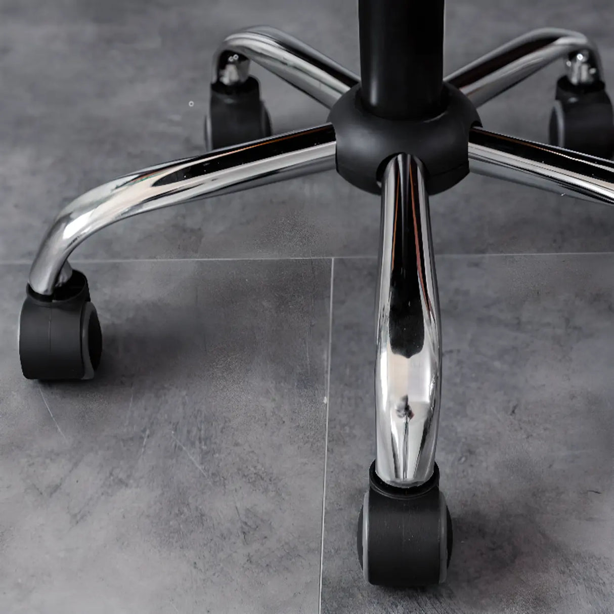 Green Ergonomic Leather Swivel Office Chair with Wheels Image - 14