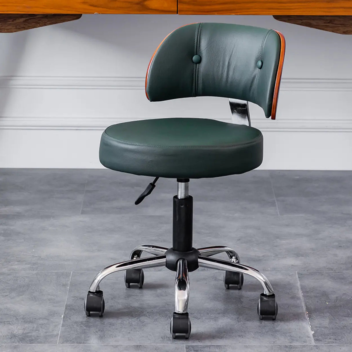 Green Ergonomic Leather Swivel Office Chair with Wheels Image - 1