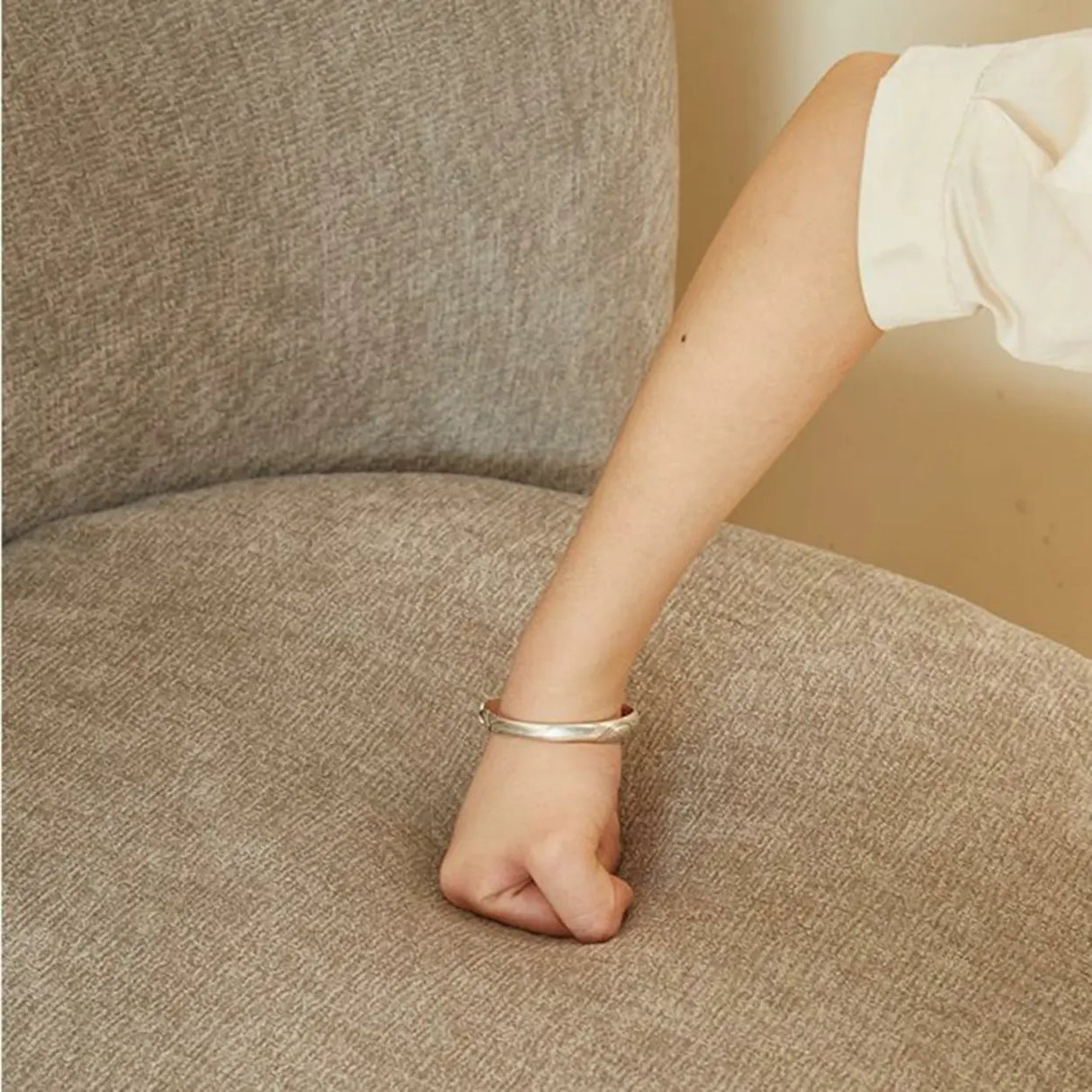 Green Scratch Resistant Flannel Accent Chair with Wood Legs Image - 12