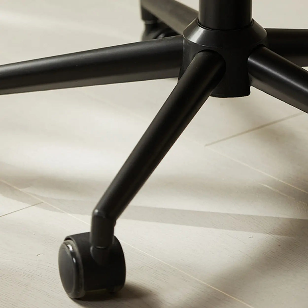 Green Swivel Leather Conference Adjustable Office Chair Image - 7