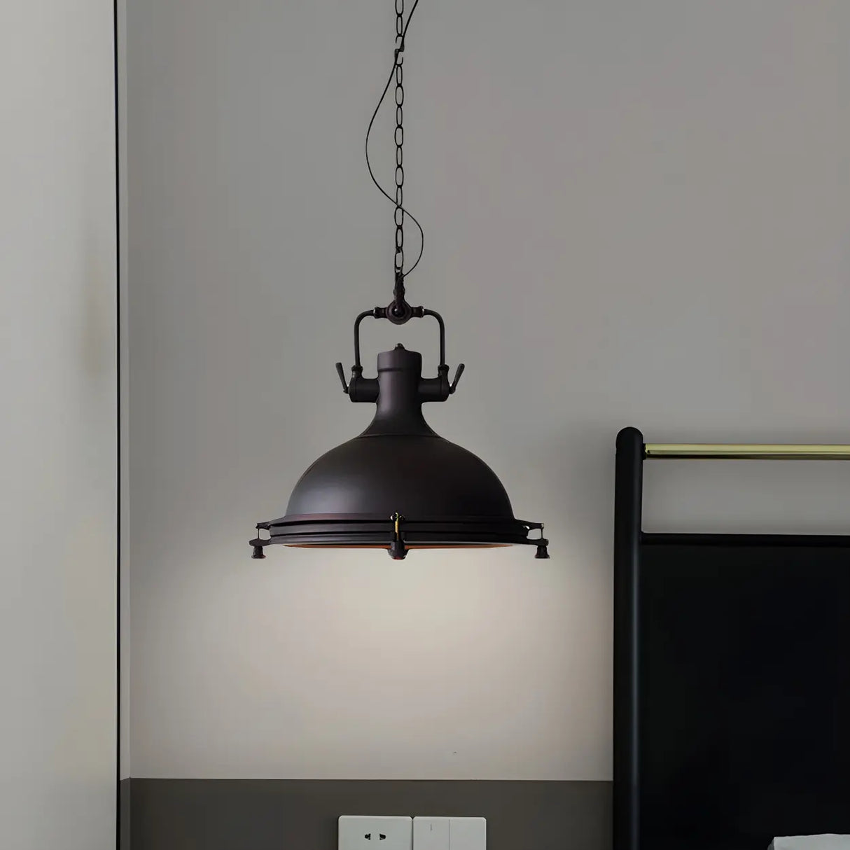 Industrial Black Metal Pot Shape Hanging Pendant Light Image - 3