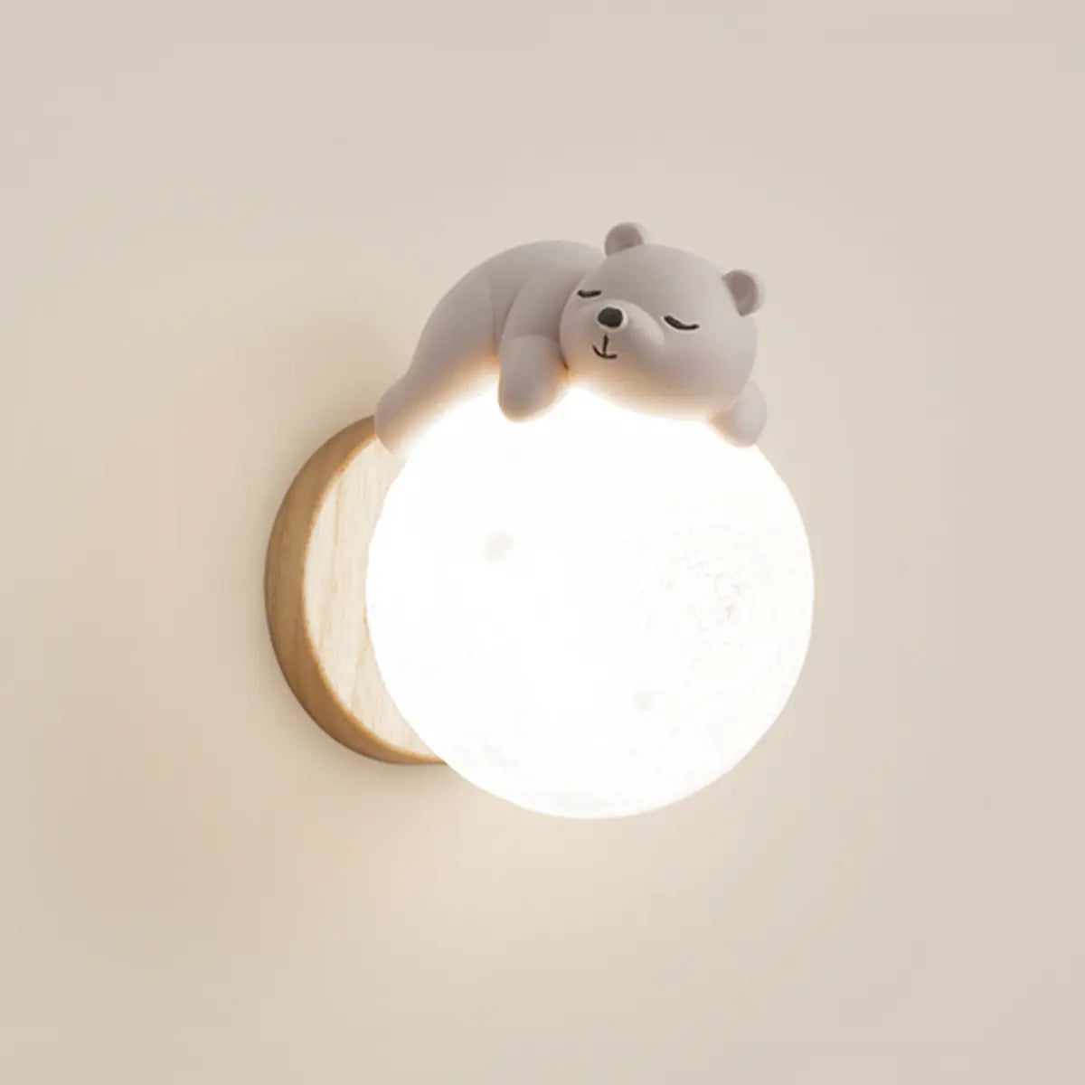 Kids' Room Cute Bear-Themed Wood Globe Wall Sconce Image - 3