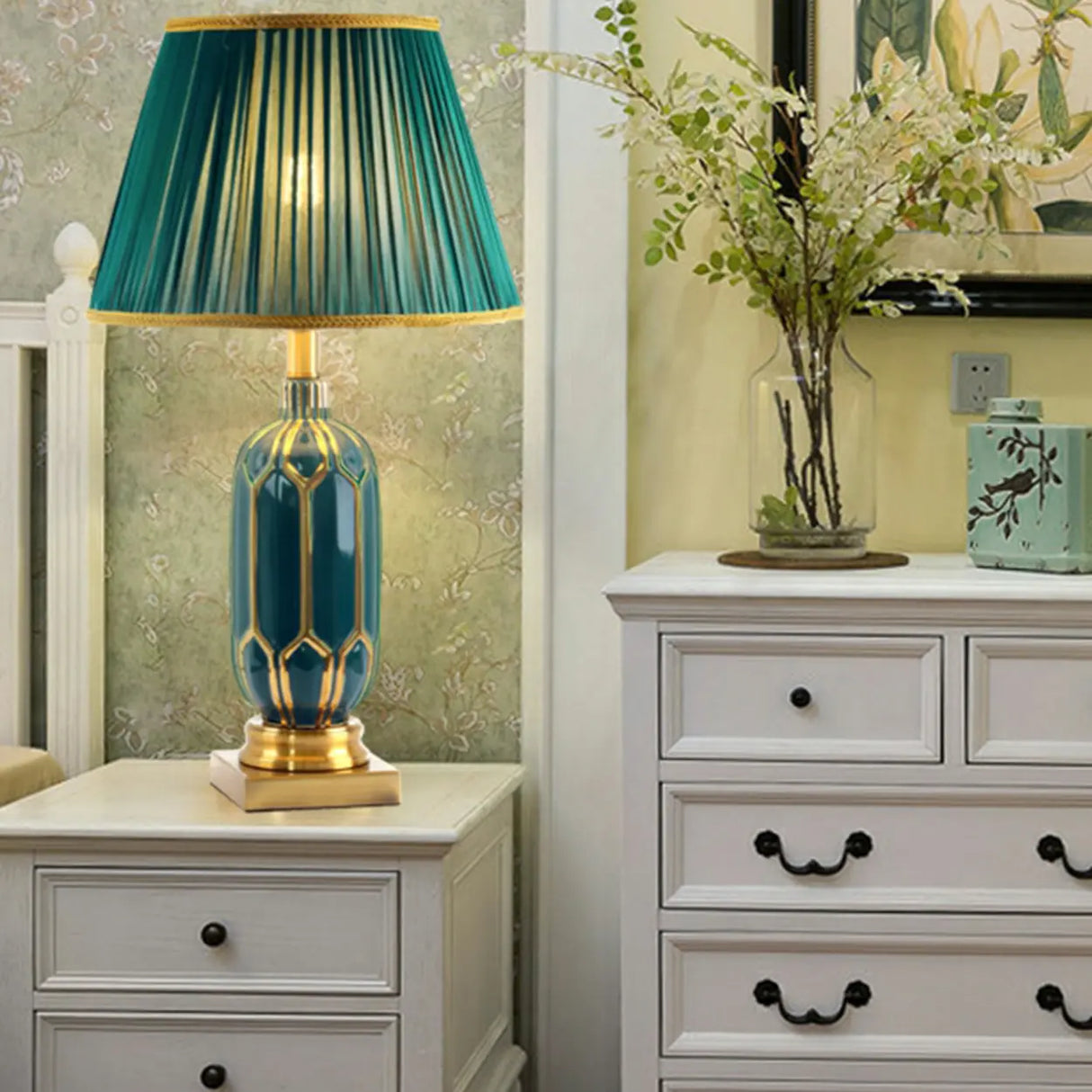 Luxe Green Vase Table Lamp with Push Button Switch Image - 10