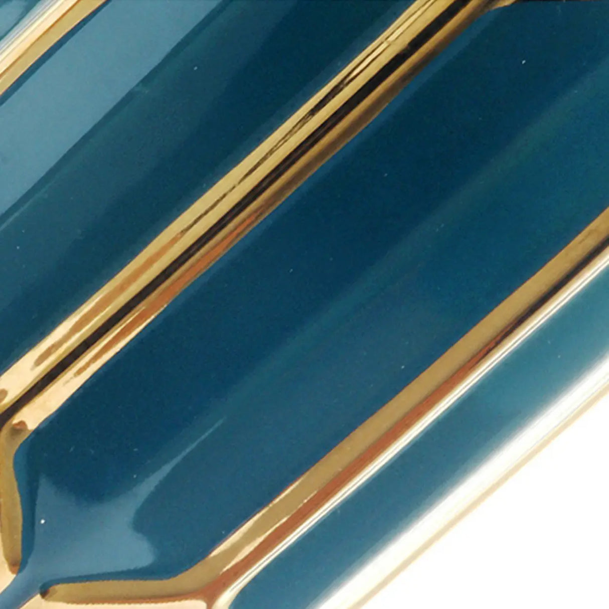 Luxe Green Vase Table Lamp with Push Button Switch Image - 6