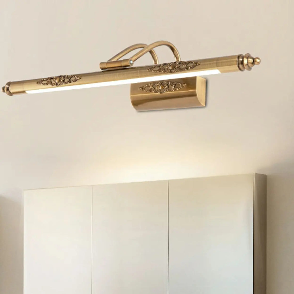 Luxurious Gold Geometric LED Bathroom Vanity Light Image - 11