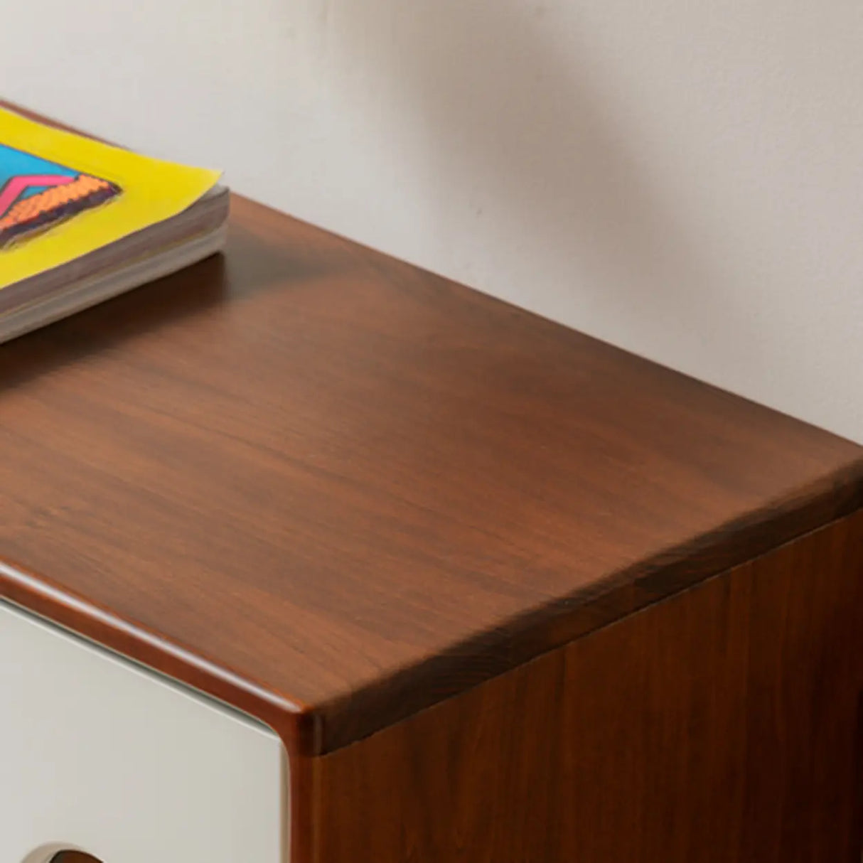 Mid-Century Modern Wood TV Stand with Drawers Storage Image - 7