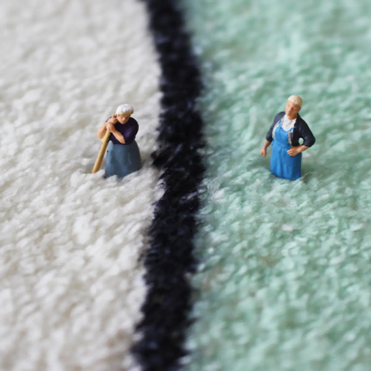 Minimalism Rectangle Polypropylene Green Area Rug Image - 6