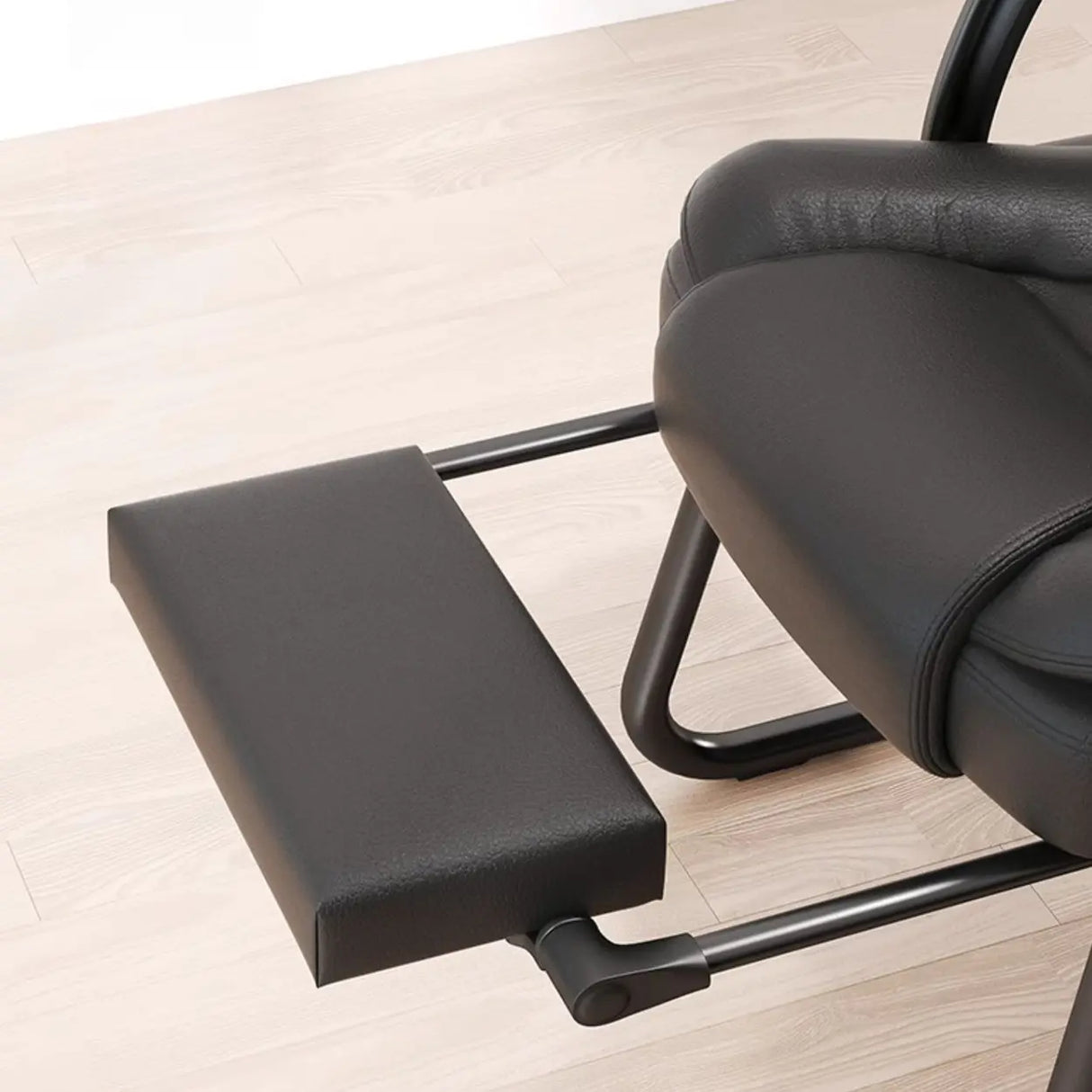 Modern Executive Leather Recliner Office Chair with Footrest Image - 12