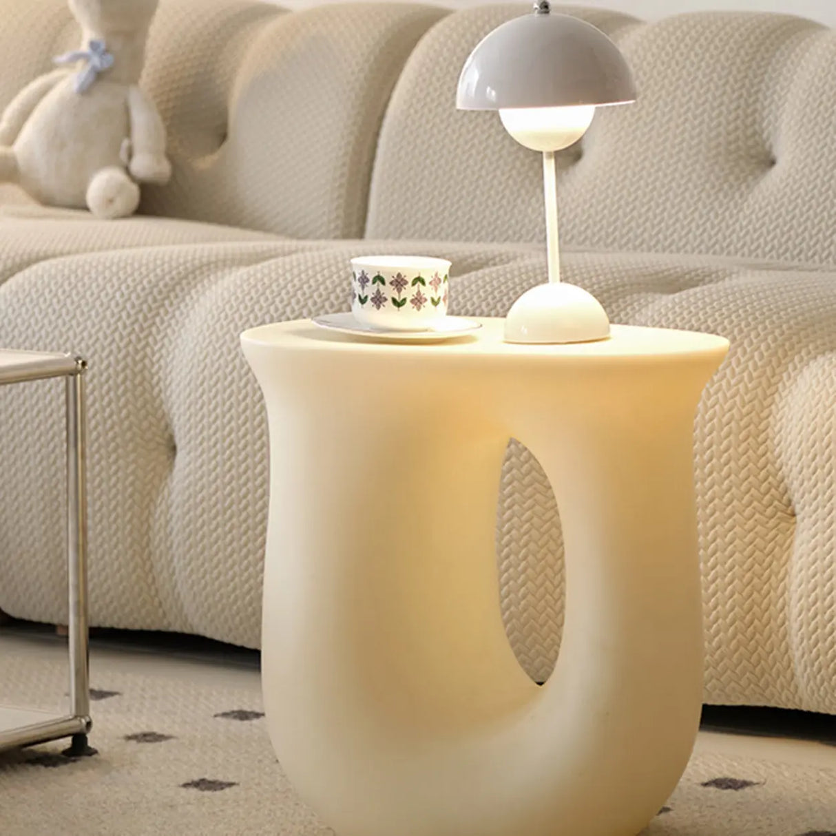 Modern Sculptural Acrylic White Free Form Pedestal Side Table Image - 1