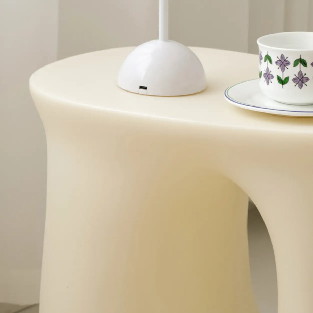 Modern Sculptural Acrylic White Free Form Pedestal Side Table Image - 10