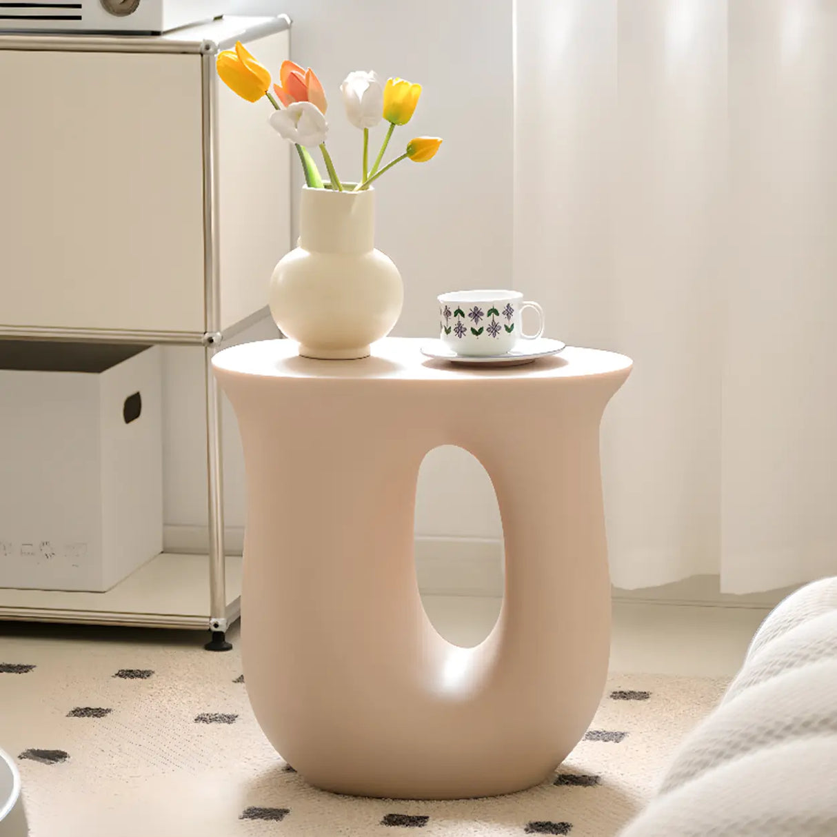 Modern Sculptural Acrylic White Free Form Pedestal Side Table Image - 3