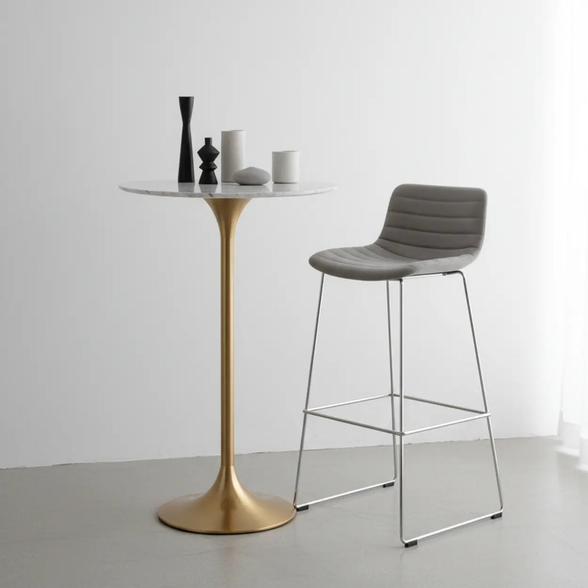 Modern Small Round Scratch Resistant Gold Base Bar Table Image - 5