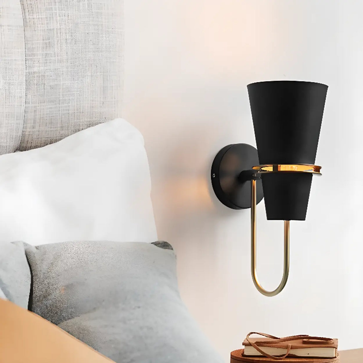 Modern White and Gold Vanity Wall Sconce Light Image - 4