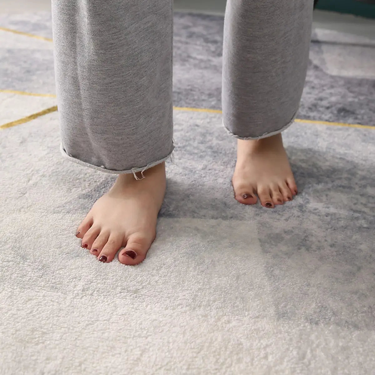 Modish Anti-Slip Abstract Round Gold Accents Area Rug Image - 8