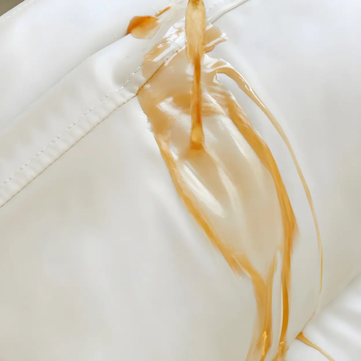 Off-White Ergonomic Modern Swivel PU Leather Office Chair Image - 15