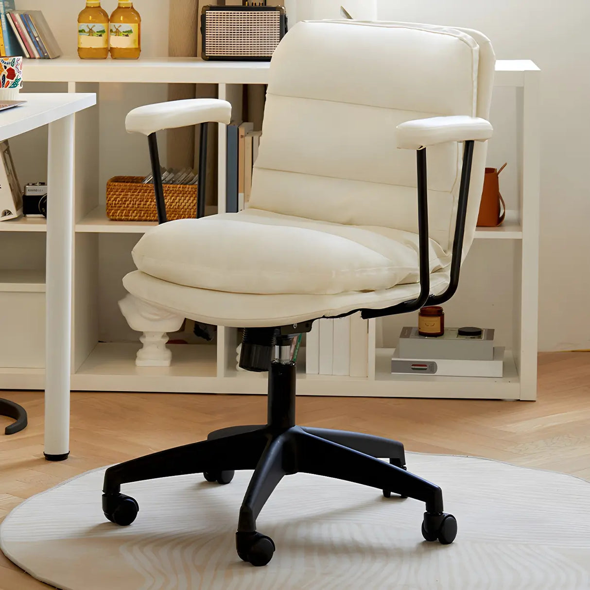 Off-White Ergonomic Modern Swivel PU Leather Office Chair Image - 1