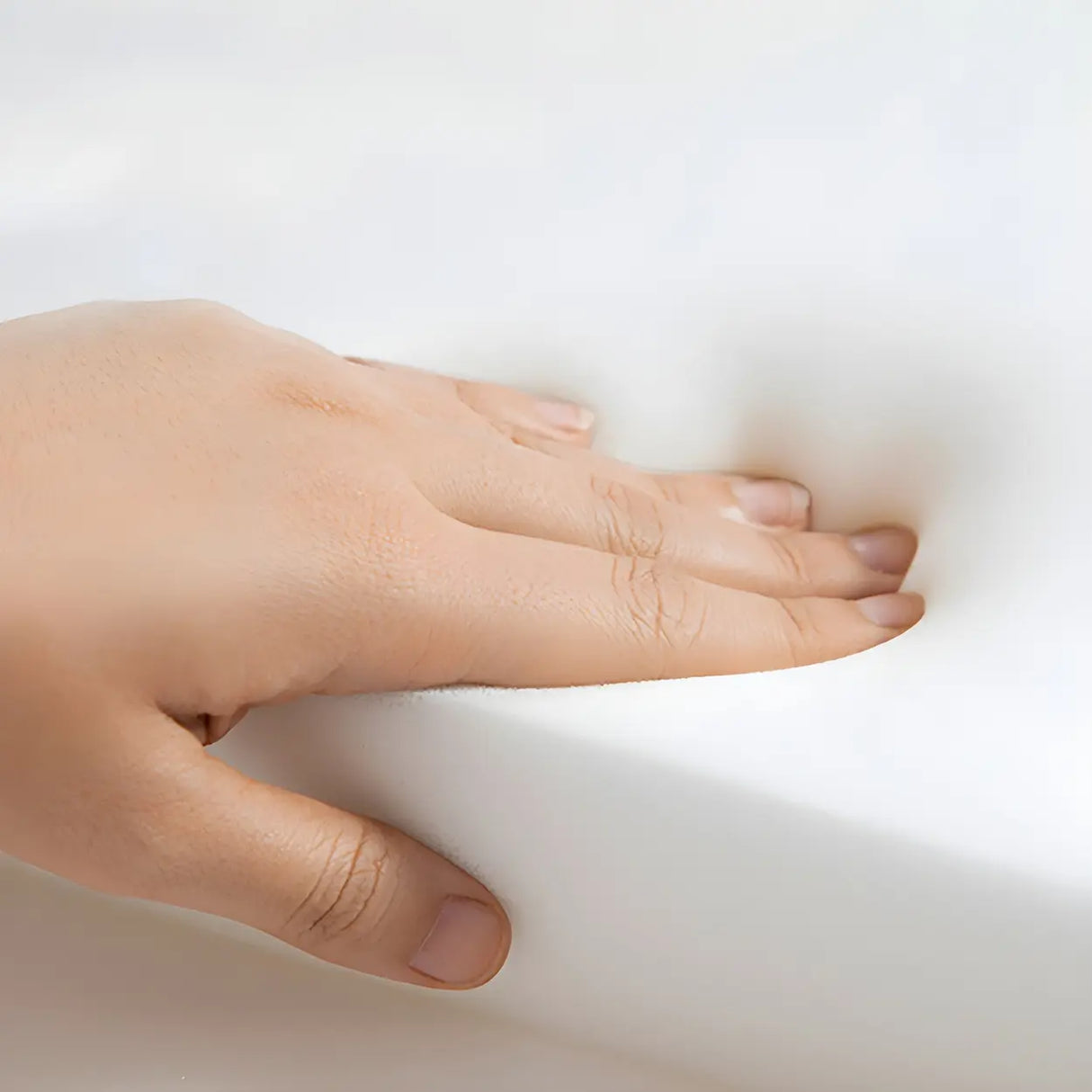 Off-White Faux Leather Upholstered Bedroom Bench Image - 15