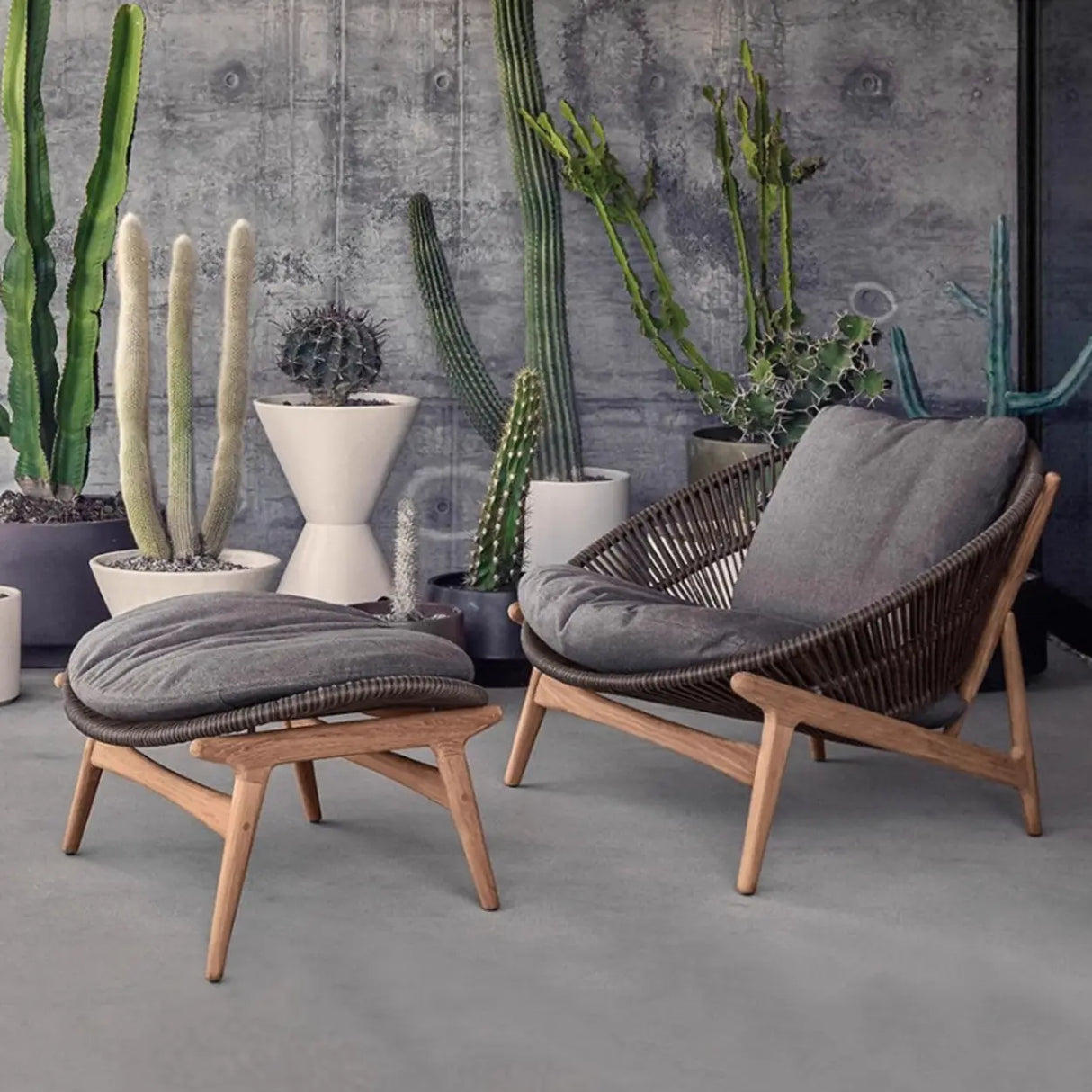 Relaxing Round Wood Frame Waterproof Gray Patio Set Image - 4