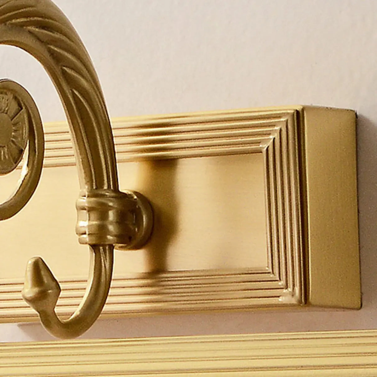 Rotating Vintage Gold Linear LED Metal Vanity Light Image - 14